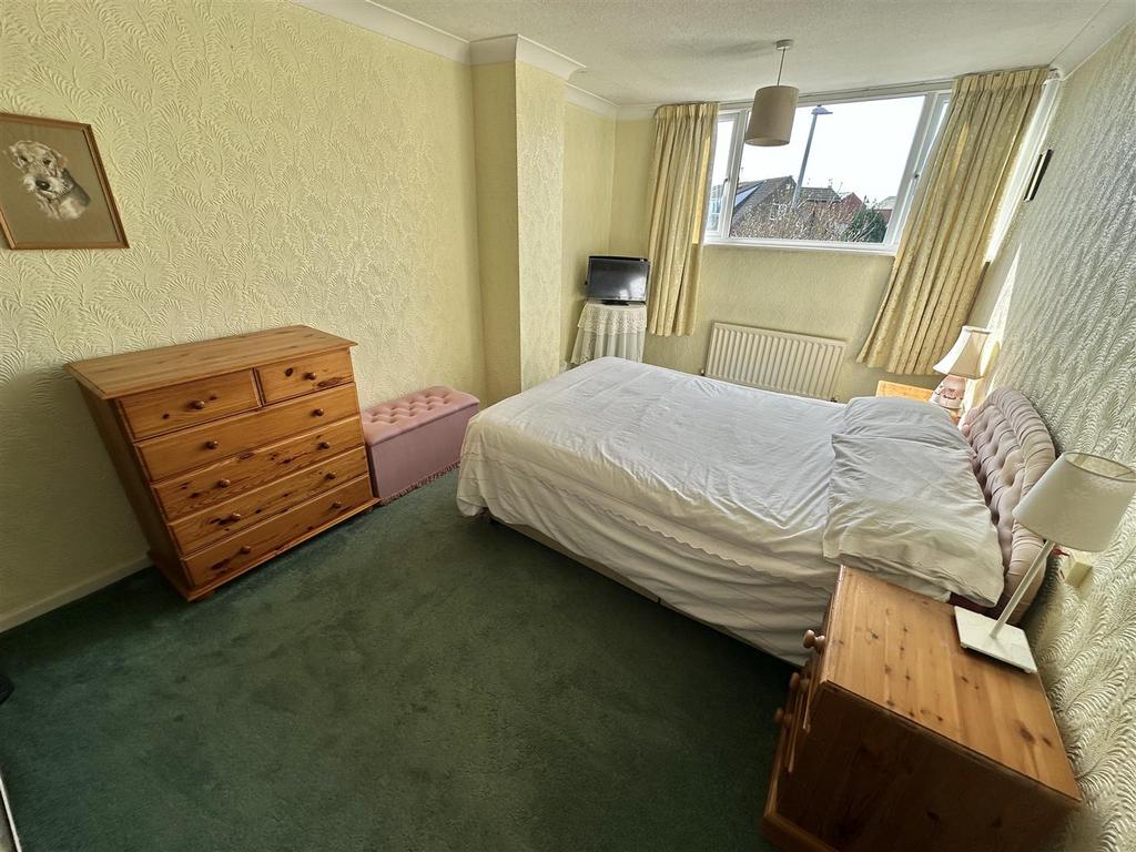 Bramleys Estate Agents - Balmfield Crescent (15).j