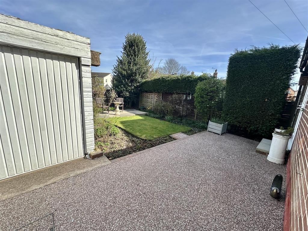 Bramleys Estate Agents - Balmfield Crescent (20).j