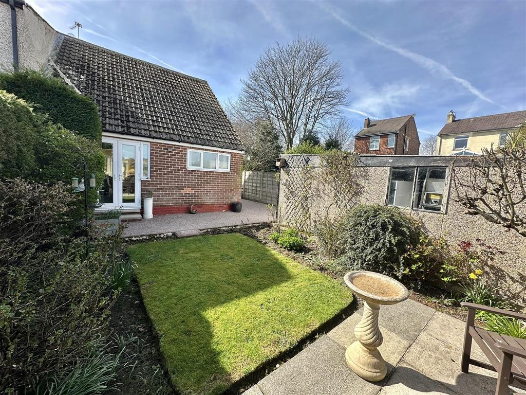 Bramleys Estate Agents - Balmfield Crescent (24).j