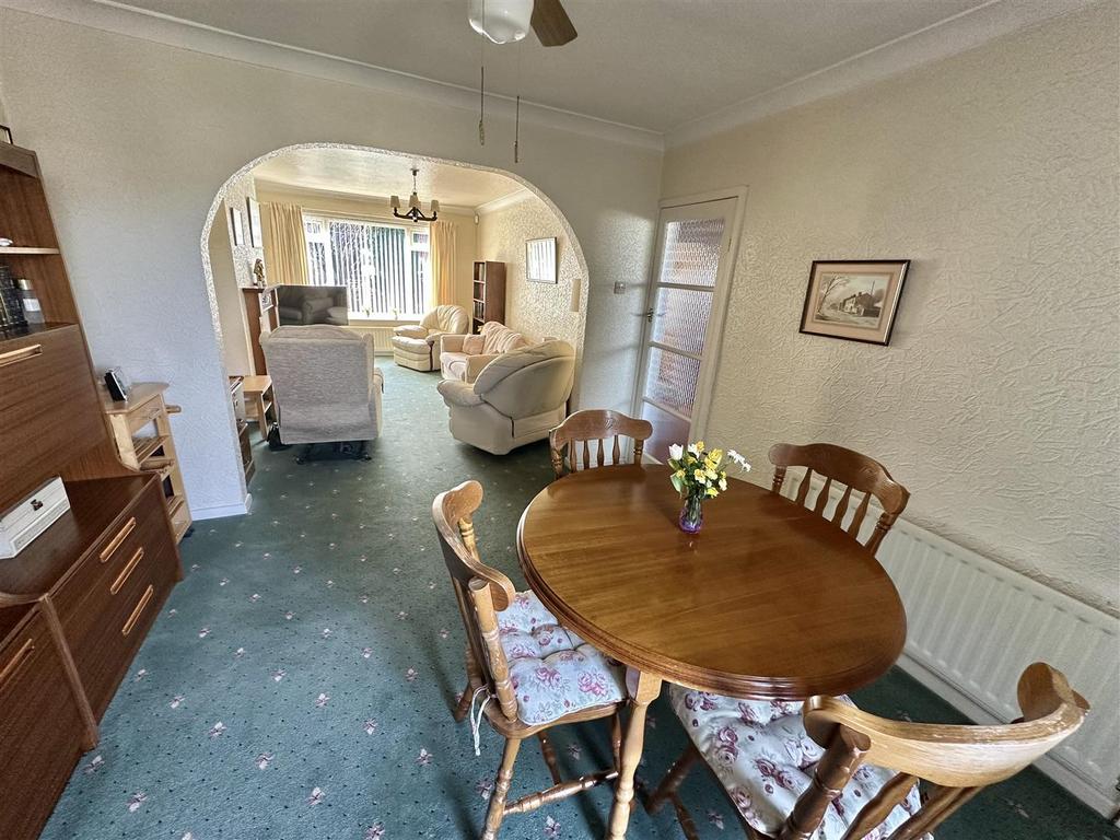 Bramleys Estate Agents - Balmfield Crescent (7).jp