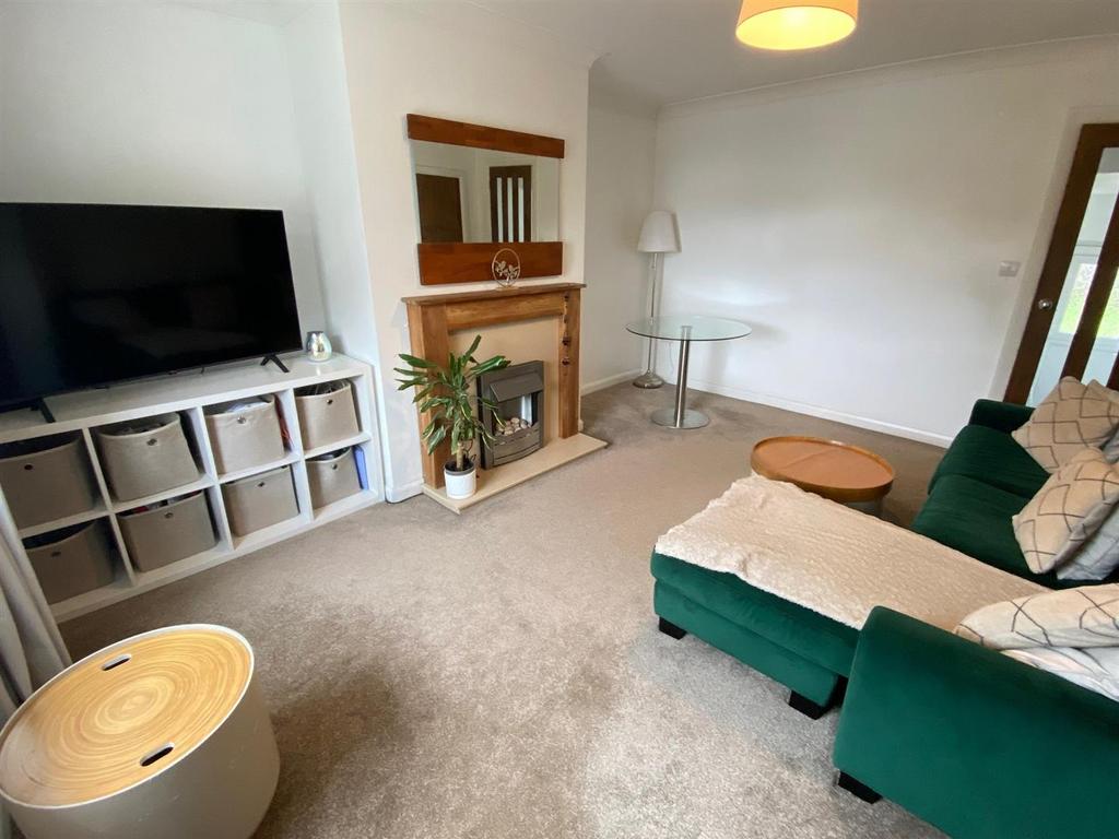 Lounge 1.jpg