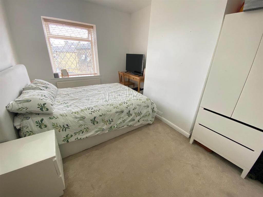 Bed 1.jpg