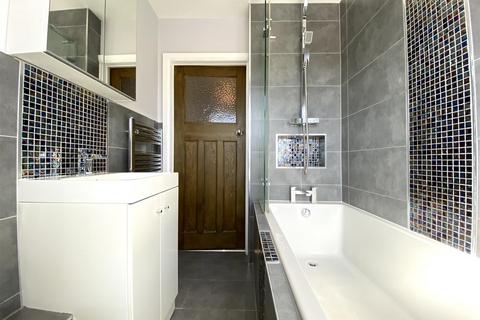 60 Eldon Road, Huddersfield, HD1 4NE