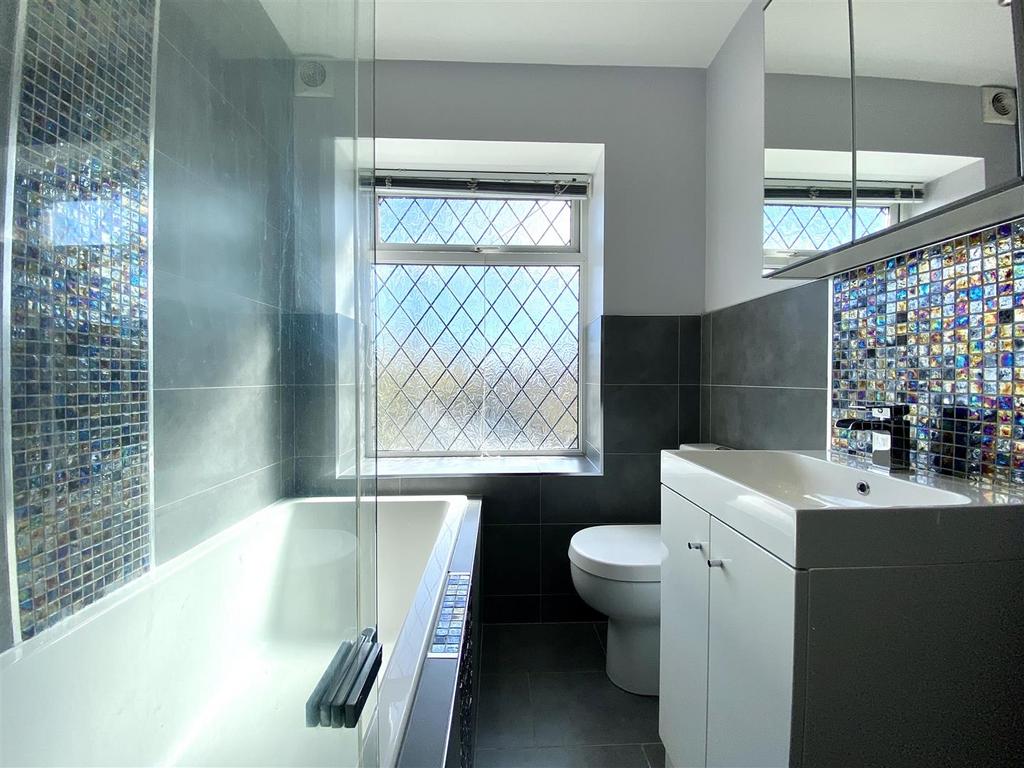 New bathroom 2.jpg