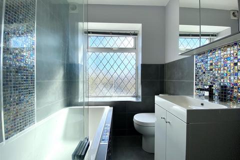 60 Eldon Road, Huddersfield, HD1 4NE