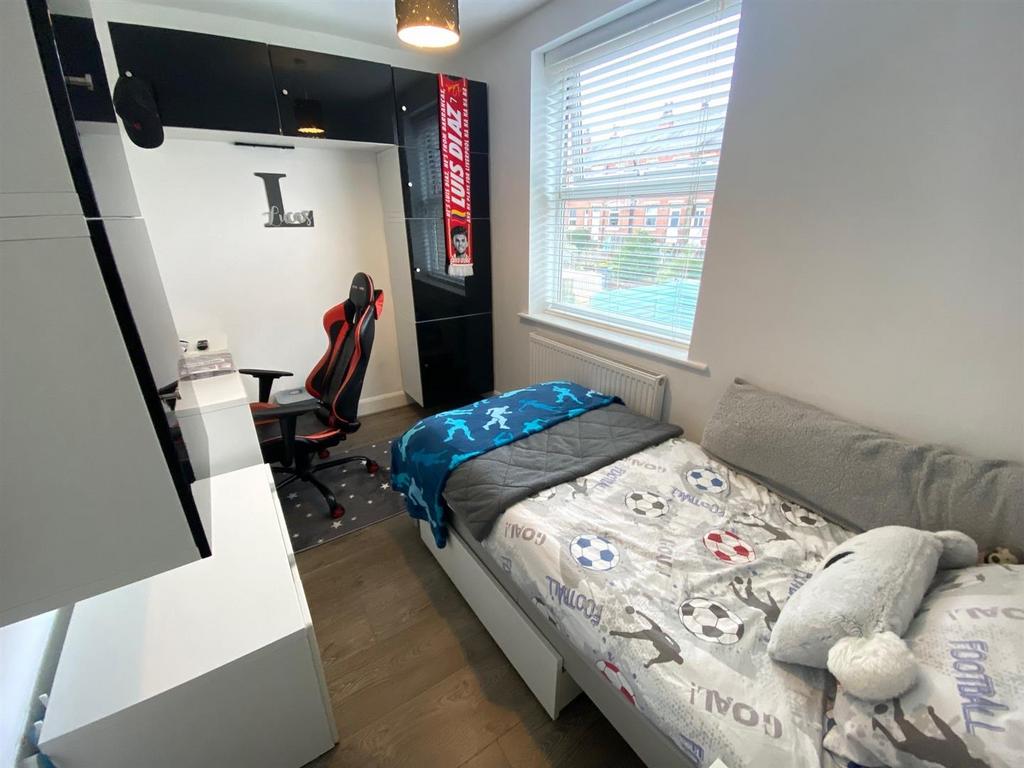 Bed 2.jpg