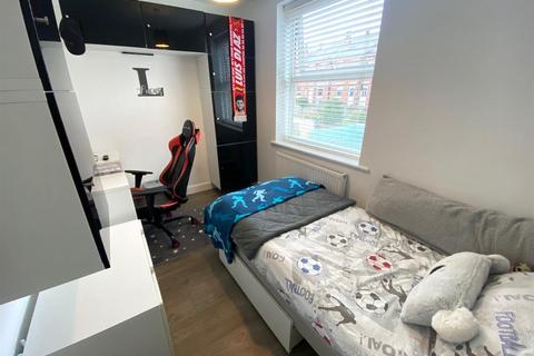 60 Eldon Road, Huddersfield, HD1 4NE