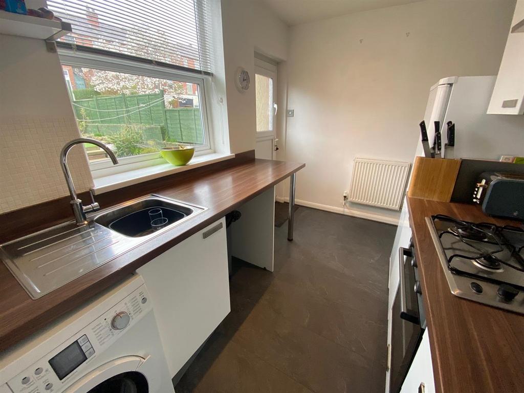 Kitchen 2.jpg