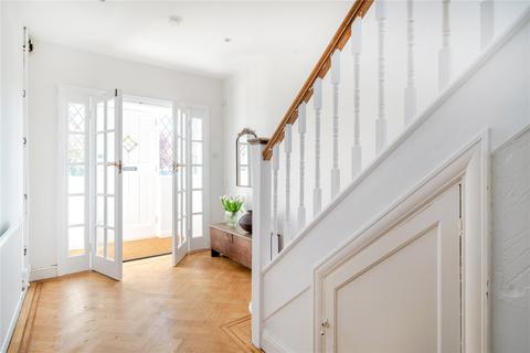 33 Between Streets, Cobham, KT11 1AA
