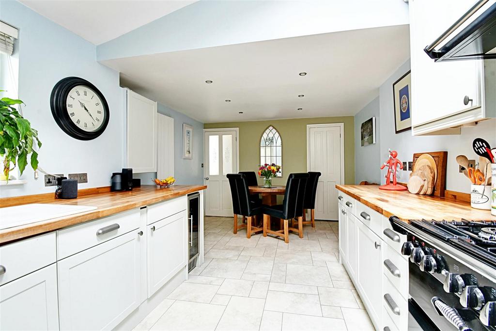 Kitchen 1.jpg