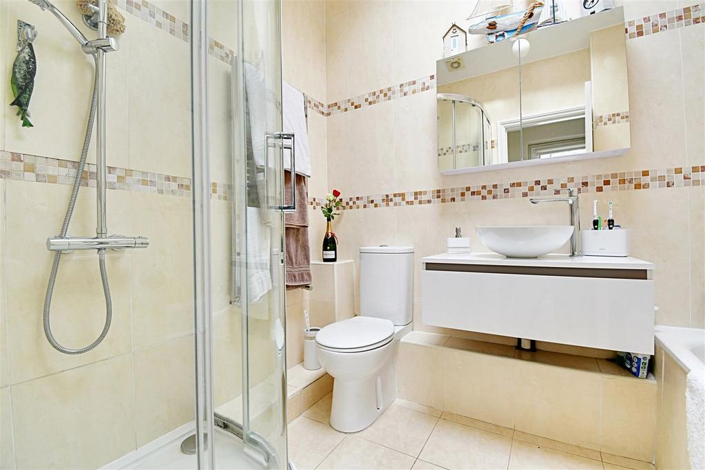 Bathroom 1.jpg