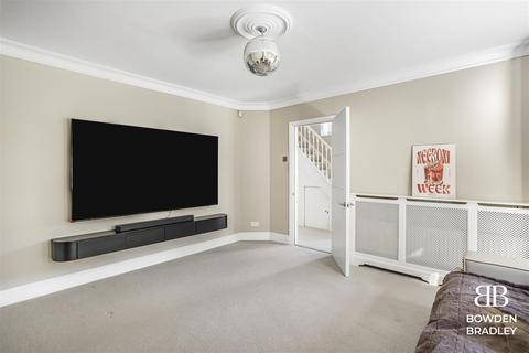 49 Roding Lane, Buckhurst Hill, IG9 6BJ