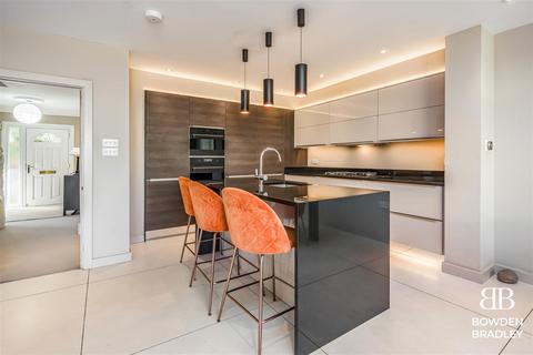 49 Roding Lane, Buckhurst Hill, IG9 6BJ