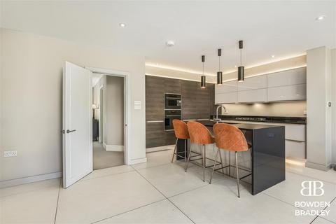 49 Roding Lane, Buckhurst Hill, IG9 6BJ