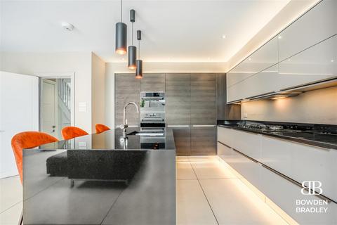 49 Roding Lane, Buckhurst Hill, IG9 6BJ