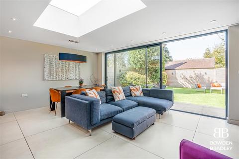 49 Roding Lane, Buckhurst Hill, IG9 6BJ