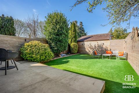 49 Roding Lane, Buckhurst Hill, IG9 6BJ
