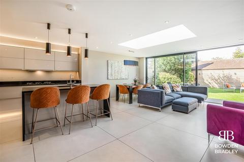 49 Roding Lane, Buckhurst Hill, IG9 6BJ