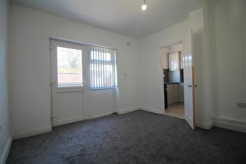3 bedroom flat to rent, Strathdene Road, Birmingham