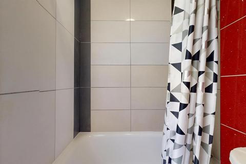 Studio to rent, Talbot Square, London