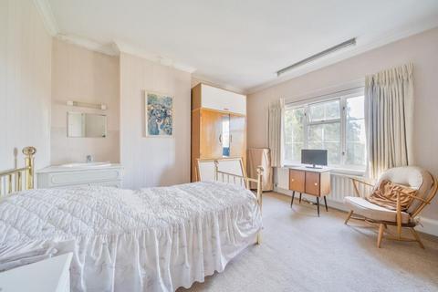 4 bedroom semi-detached house for sale, Hendon Lane,  Finchley,  N3