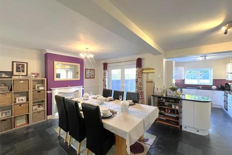 38 Cliffe Way, Warwick, CV34 5JF