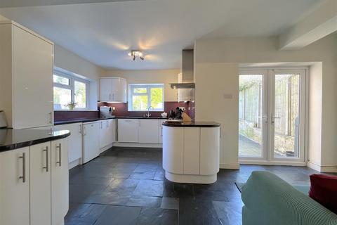 38 Cliffe Way, Warwick, CV34 5JF