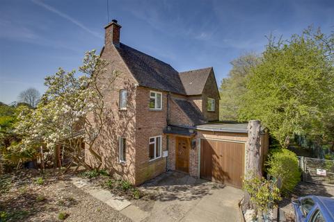 17 Hill Meadow, Coleshill, Amersham, HP7 0LF