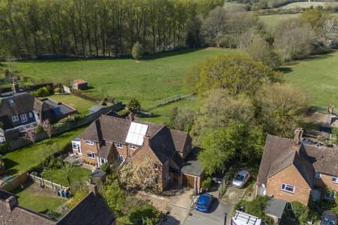 17 Hill Meadow, Coleshill, Amersham, HP7 0LF