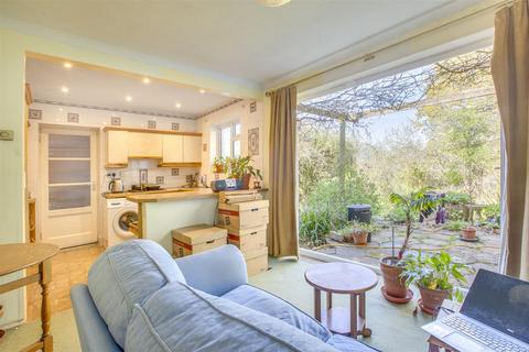17 Hill Meadow, Coleshill, Amersham, HP7 0LF