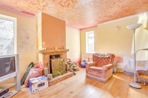 17 Hill Meadow, Coleshill, Amersham, HP7 0LF