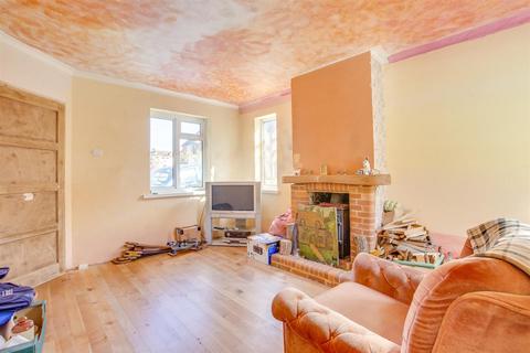 17 Hill Meadow, Coleshill, Amersham, HP7 0LF