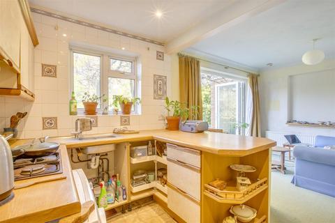 17 Hill Meadow, Coleshill, Amersham, HP7 0LF