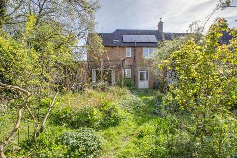 17 Hill Meadow, Coleshill, Amersham, HP7 0LF