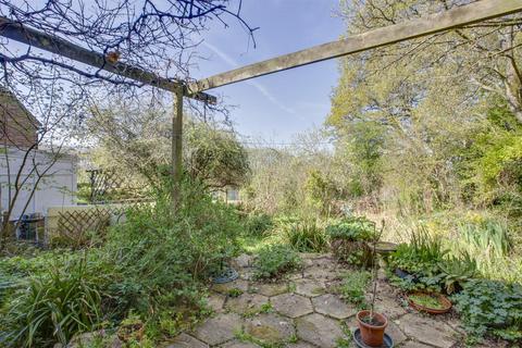 17 Hill Meadow, Coleshill, Amersham, HP7 0LF