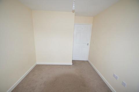2 bedroom flat to rent, Marshall Crescent, Wordsley