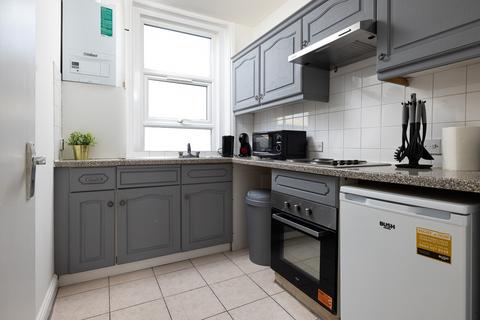 1 bedroom ground floor flat to rent, Uxbridge Road, London W12