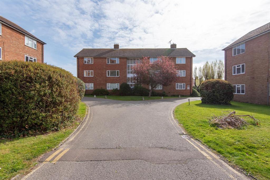 38 Meadway-2.jpg