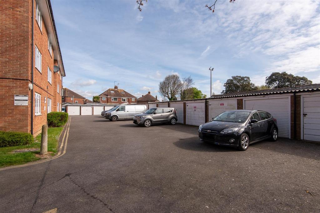 38 Meadway-1.jpg