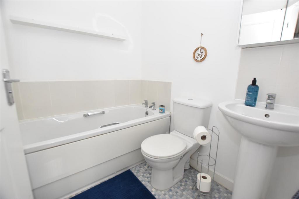 En Suite Bathroom.JPG