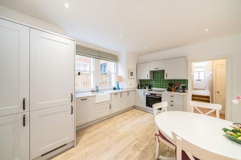 94 Gilbey Road, London, SW17 0QG