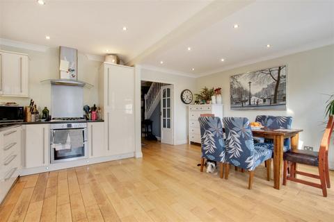 3 bedroom townhouse for sale, Calshot Way, Enfield