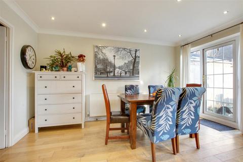 3 bedroom townhouse for sale, Calshot Way, Enfield
