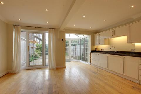 4 Calshot Way, Enfield, EN2 7BQ