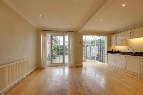 4 Calshot Way, Enfield, EN2 7BQ