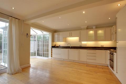 4 Calshot Way, Enfield, EN2 7BQ