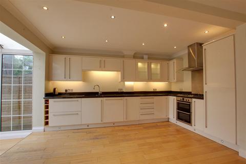 4 Calshot Way, Enfield, EN2 7BQ