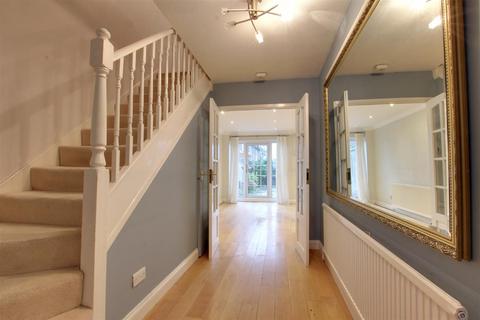 4 Calshot Way, Enfield, EN2 7BQ