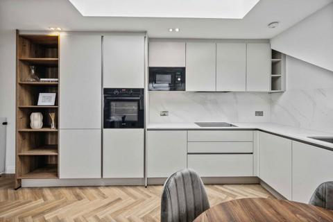 2 bedroom flat for sale, Pavilion Terrace, London W12