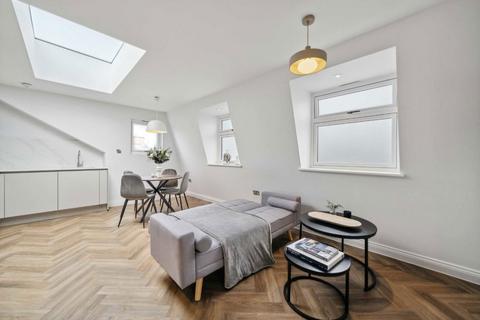 2 bedroom flat for sale, Pavilion Terrace, London W12